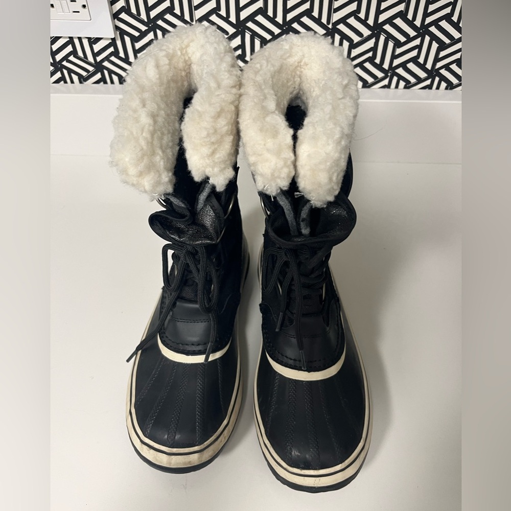 Women's Sorel winter boots. Like new. Size 8